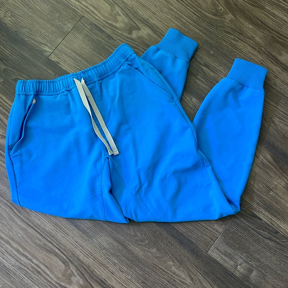 Men’s Figs Capri blue jogger scrub pants small short